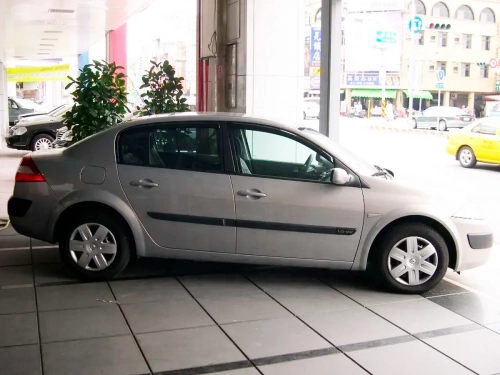 Дефлектори вікон Renault Megane II (03-09) Седан - Hic (накладні) 2