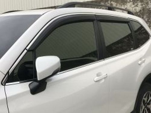 Дефлектори вікон Subaru Forester V (SK; 18-) - Hic (з хром молдингом) 2