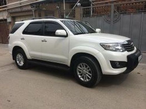 Дефлектори вікон Toyota Fortuner I (05-15) - Hic (накладні) 3