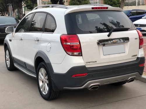 Chevrolet Captiva I (2016-2019) with side steps 3