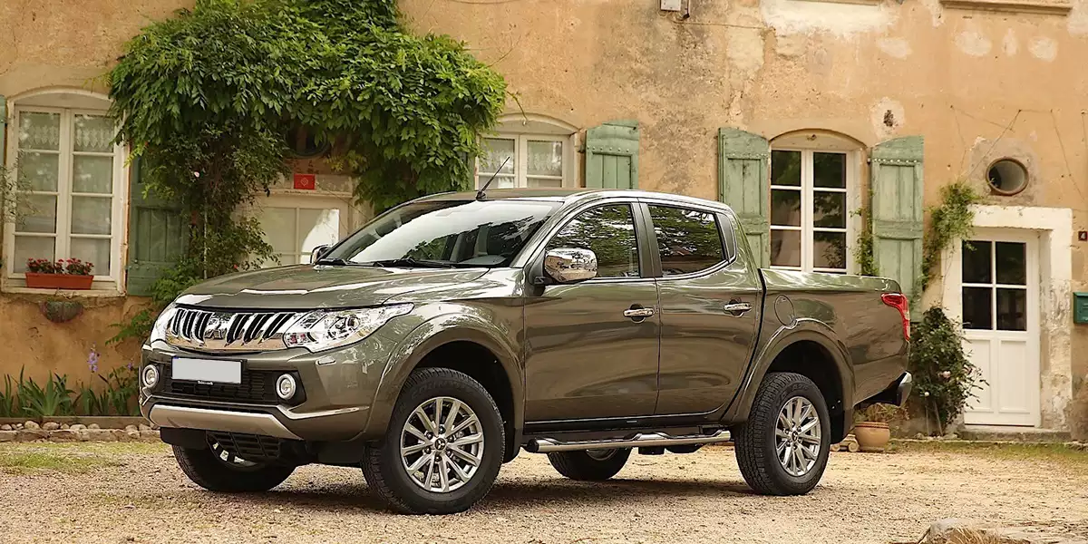 Mitsubishi L200 Double Cab (2015+)